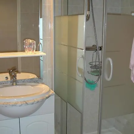 Calme T2 Climatise Avec Parking Pres Et Port - Fr-1-607-235 Apartament *